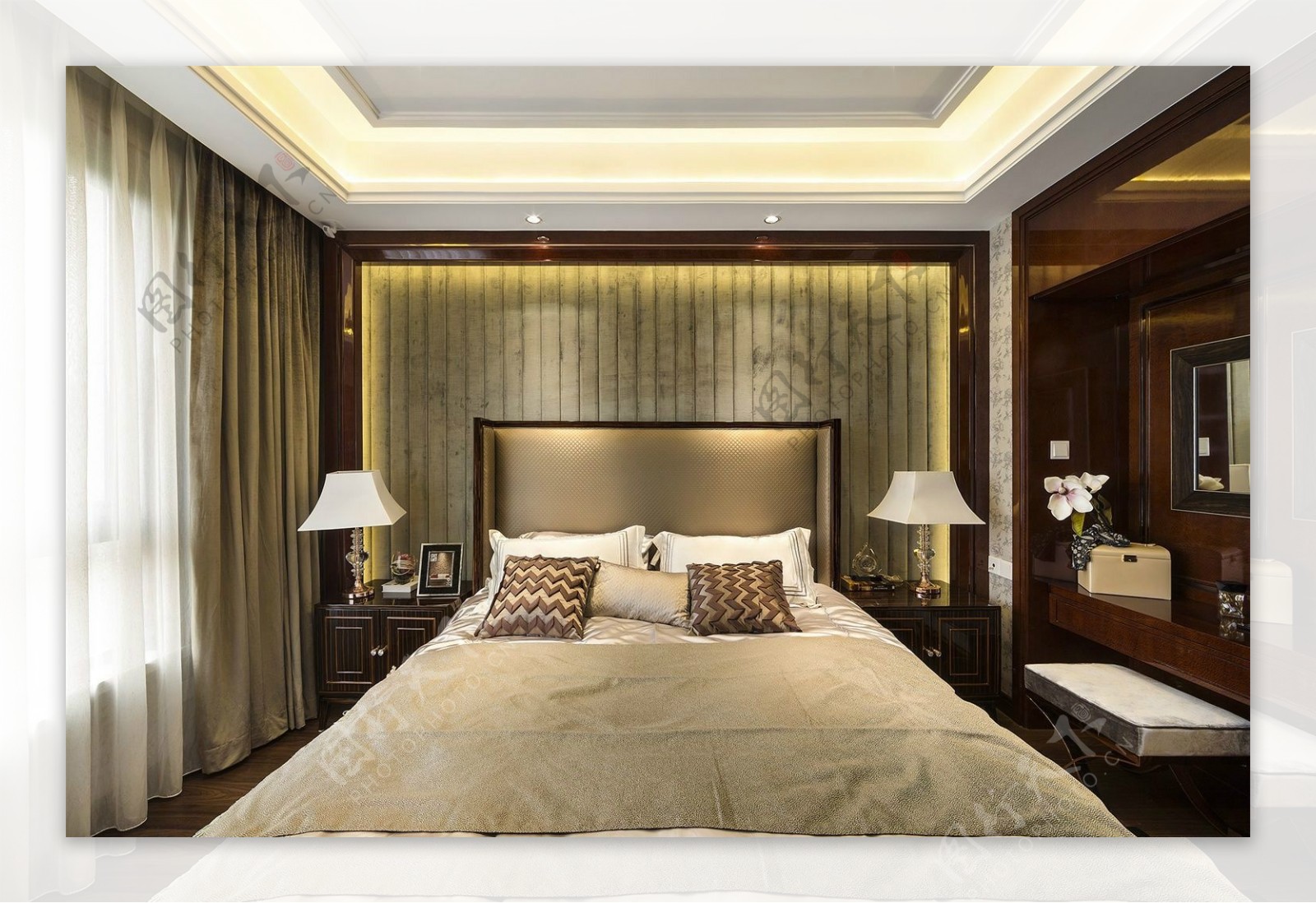 现代时尚卧室金铜色床头室内装修效果图