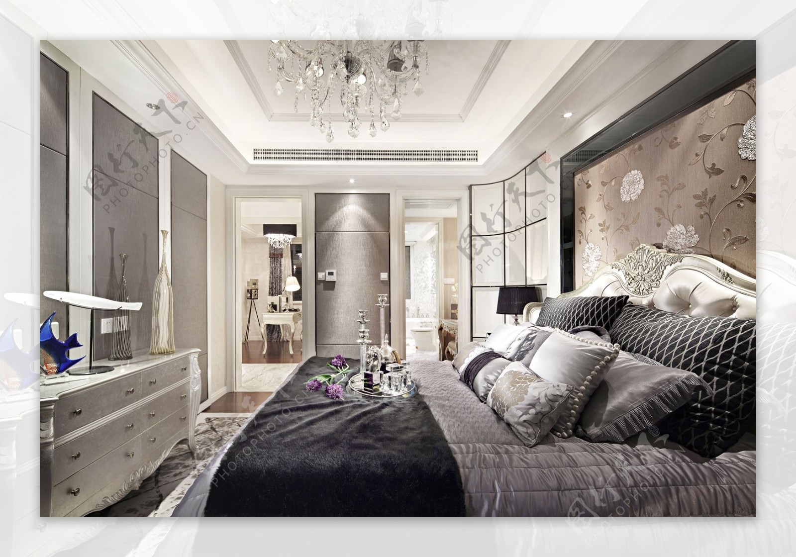 现代时尚卧室银色背景墙室内装修效果图