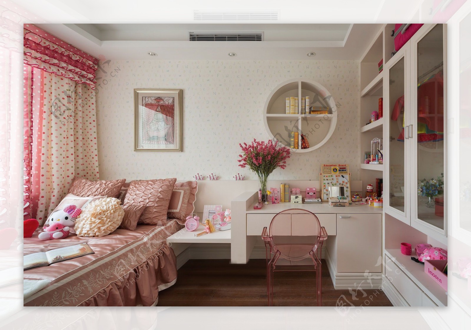 现代粉嫩卧室粉白窗帘室内装修效果图