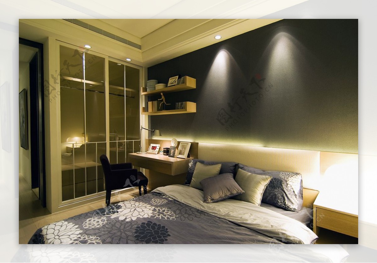 现代时尚感卧室射灯效果图
