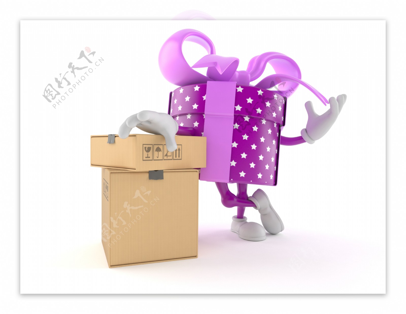 靠在包裹上的紫色礼盒