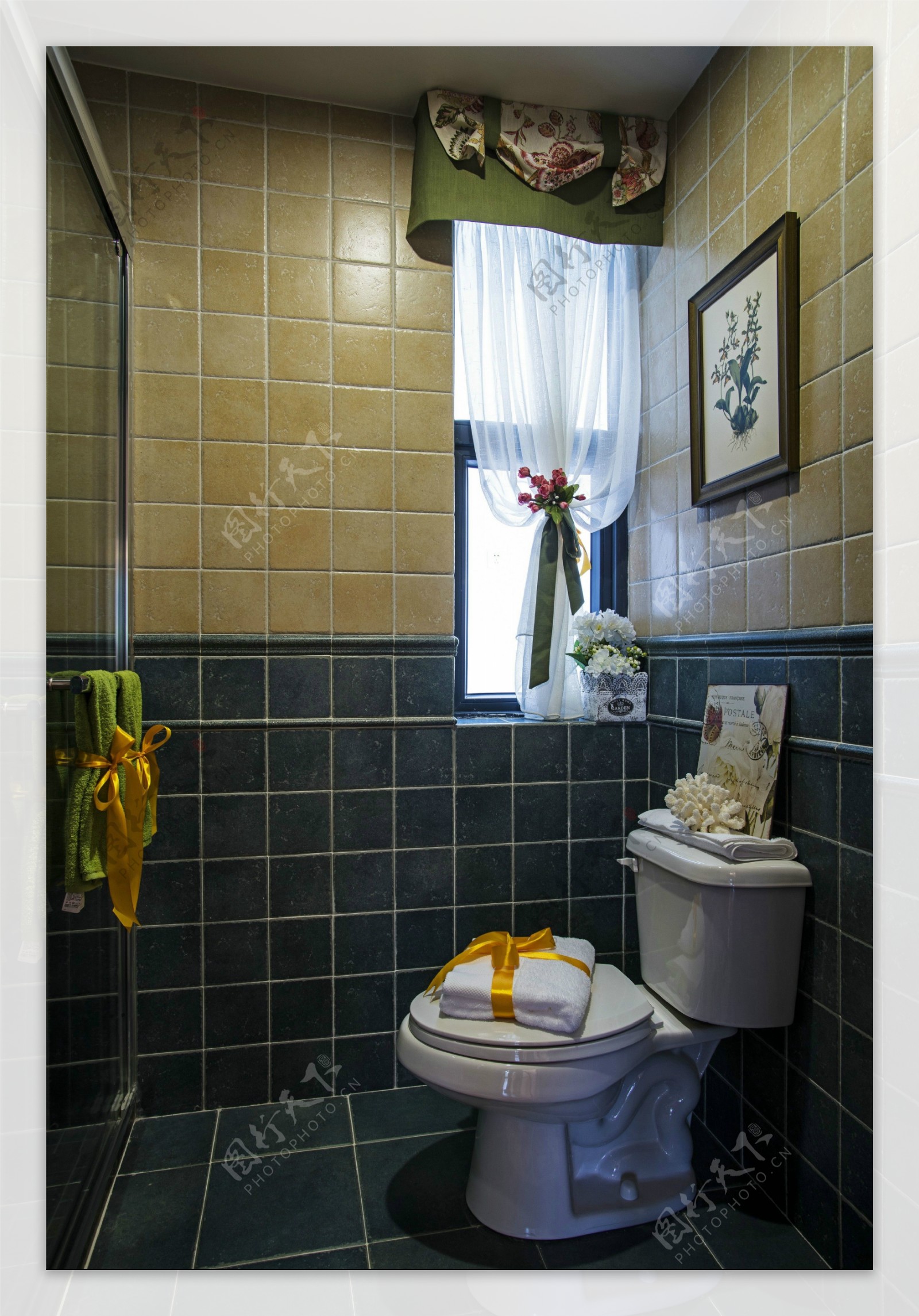现代拼色瓷砖背景墙浴室室内装修效果图