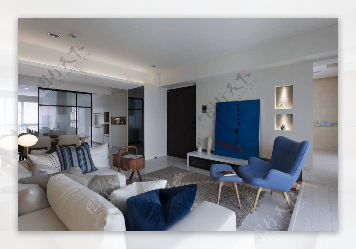 现代清新客厅蓝色背景墙室内装修效果图