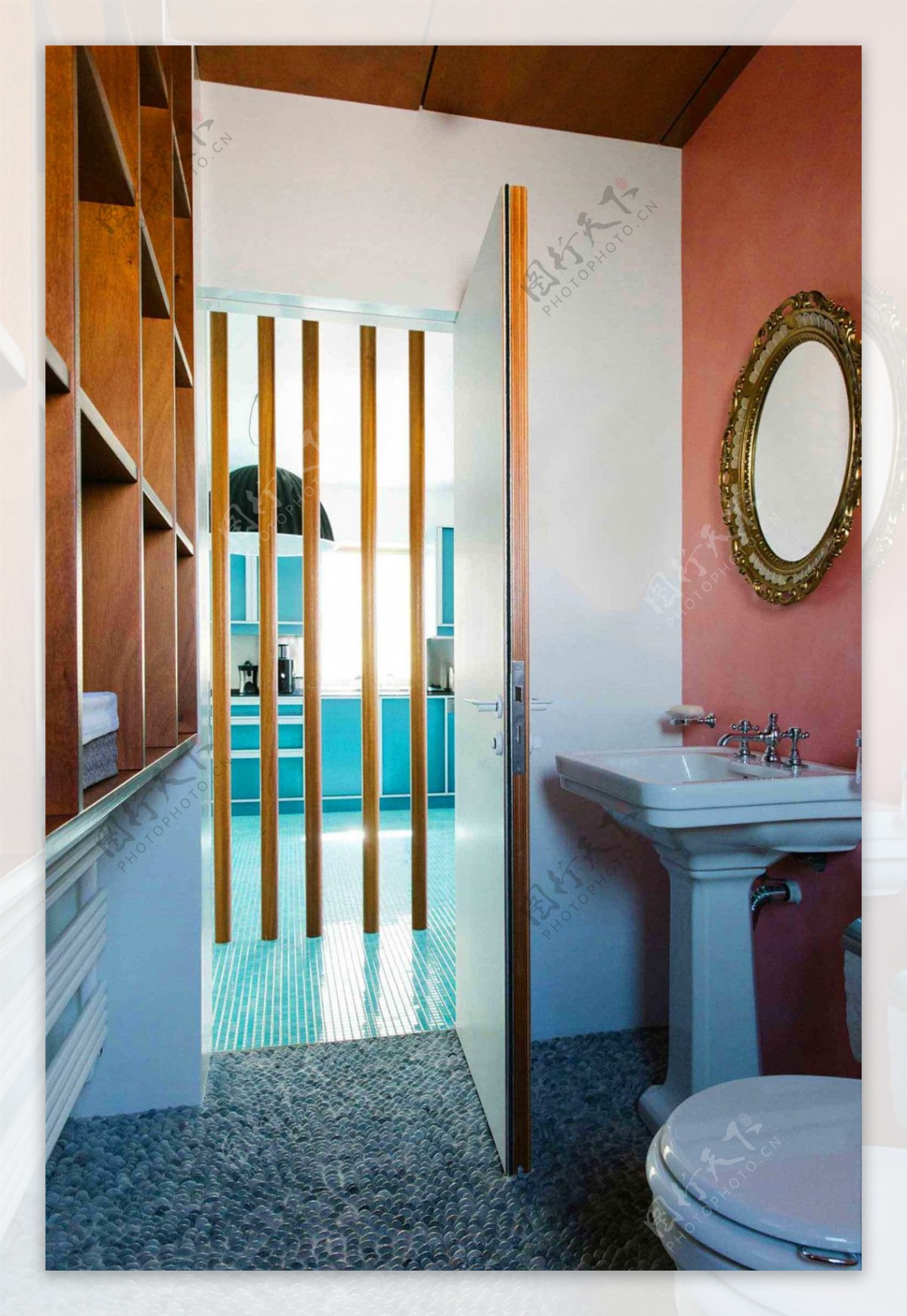 现代时尚卫生间粉色背景墙室内装修效果图