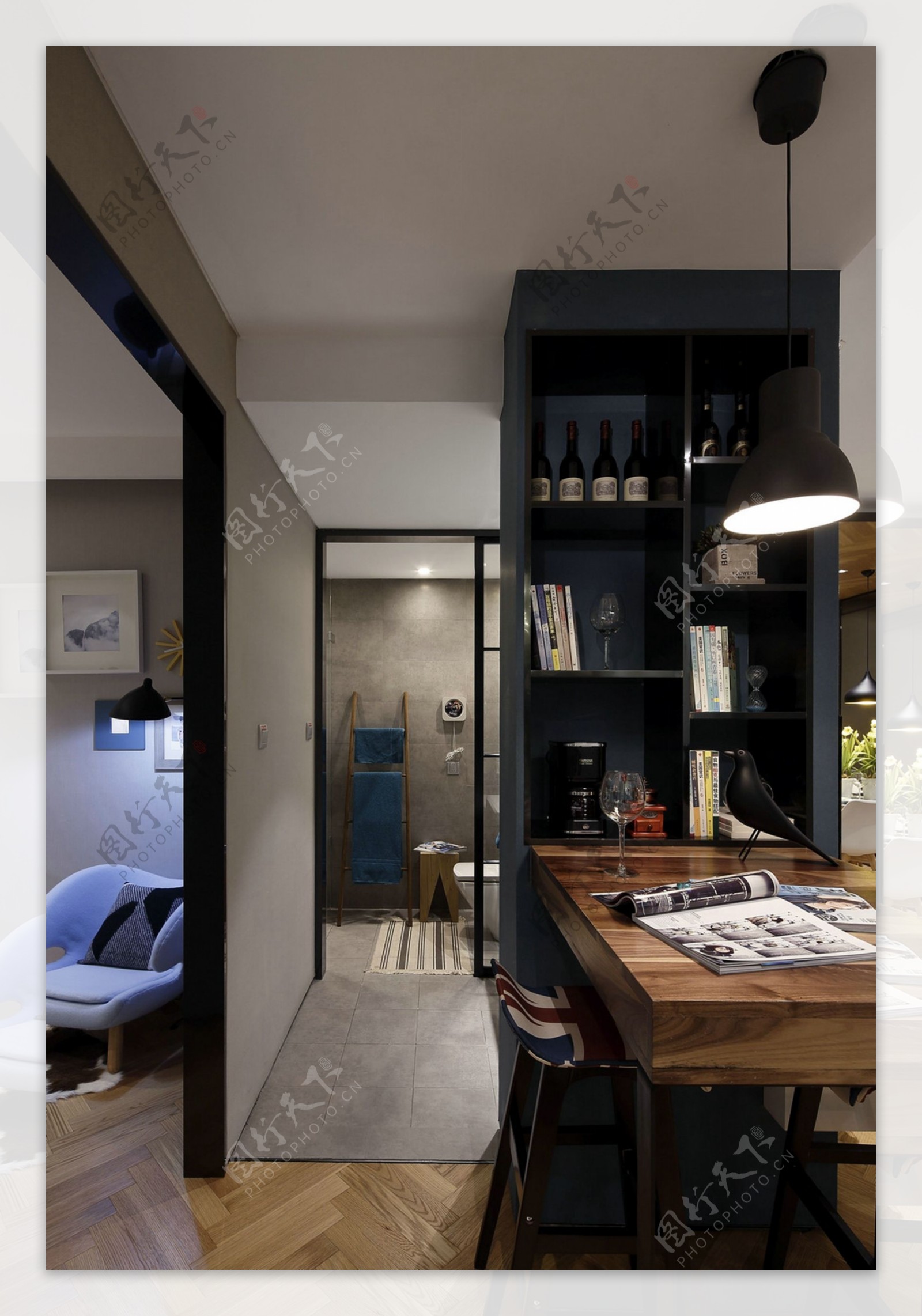 现代时尚客厅深色长方形柜子室内装修效果图
