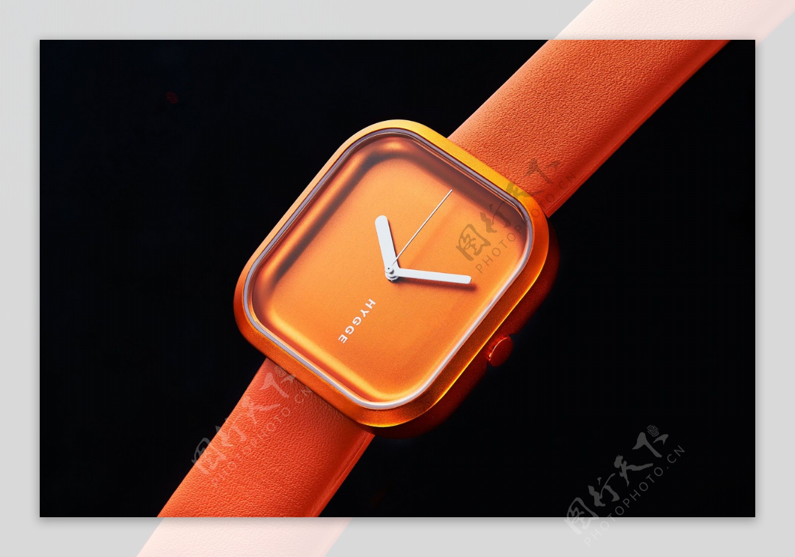 橙色时尚手表