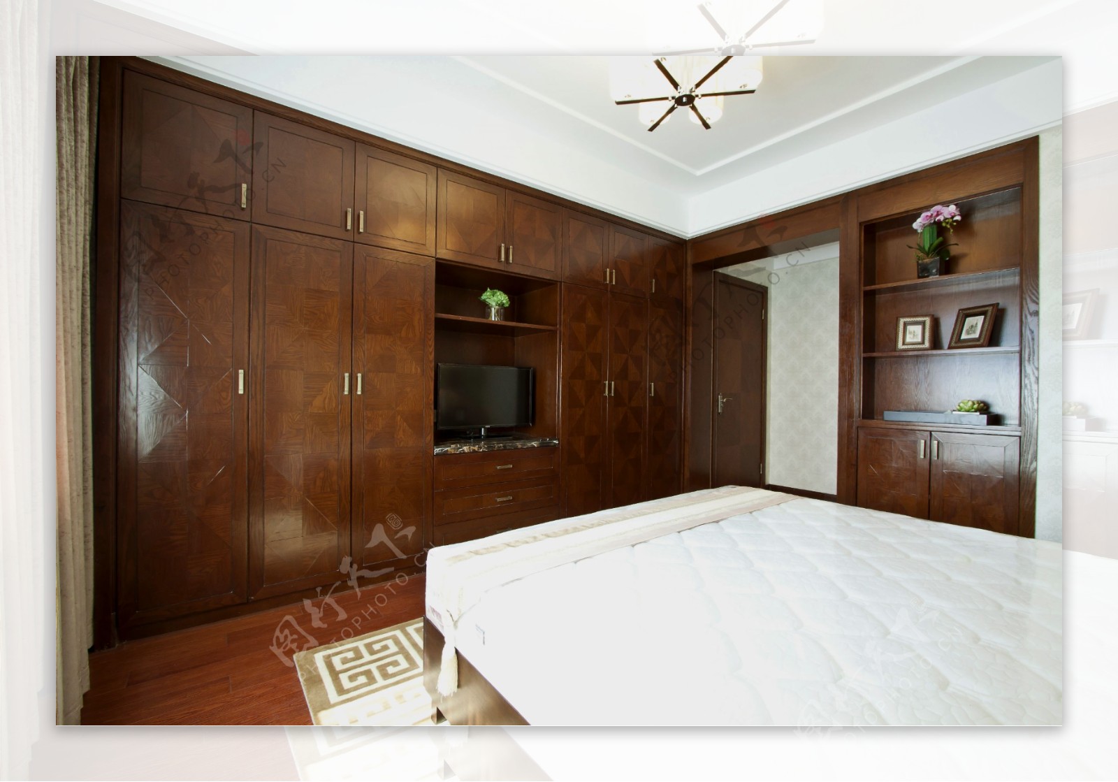 简约卧室木质一体柜装修效果图