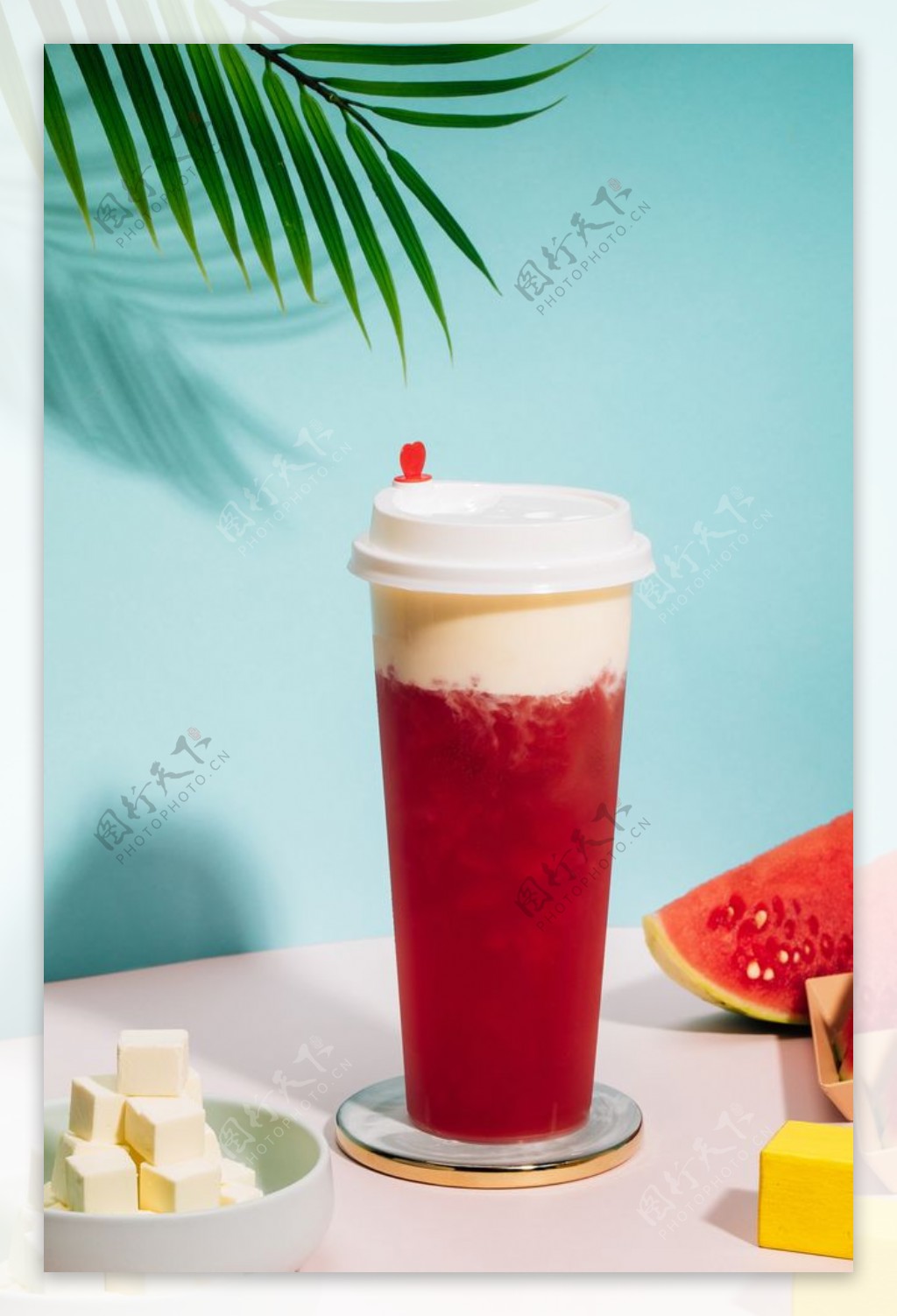高清摄影图水果茶草莓奶霜