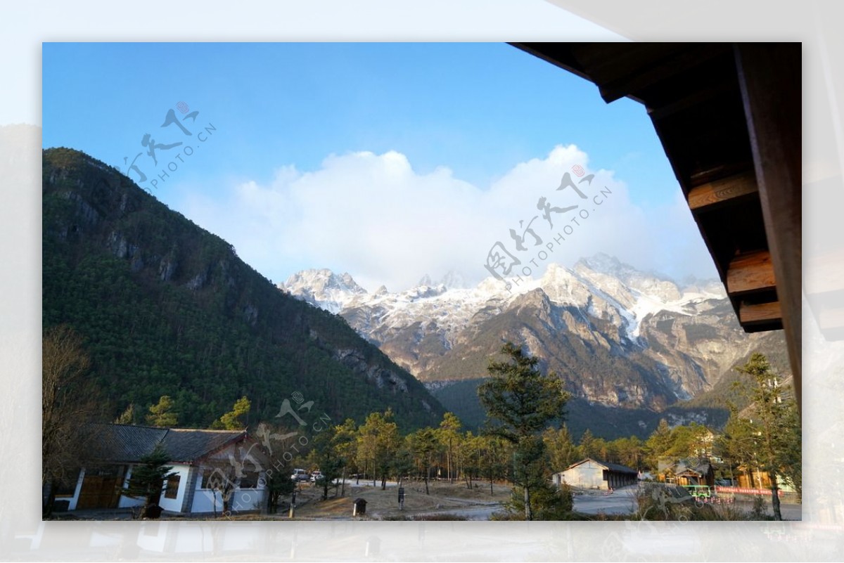 玉龙雪山风景蓝天