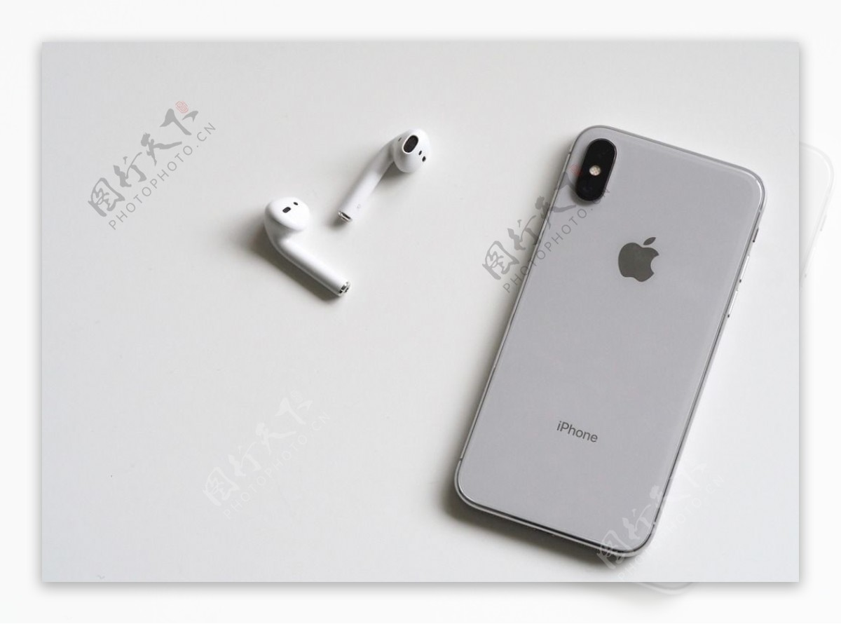 iphoneX和耳机的实拍图