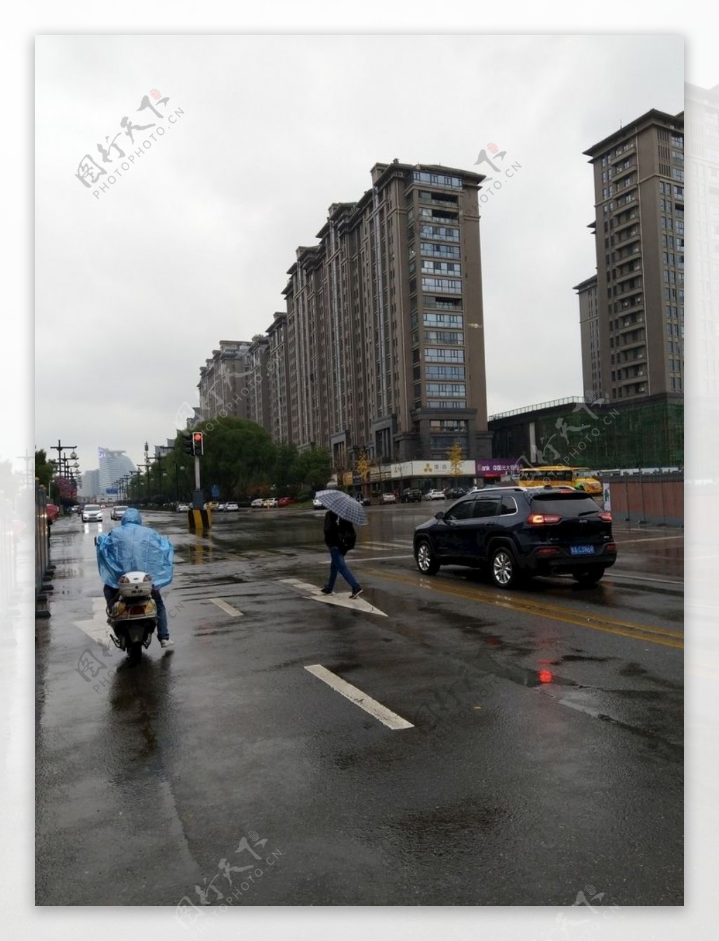 雨天的城市街道