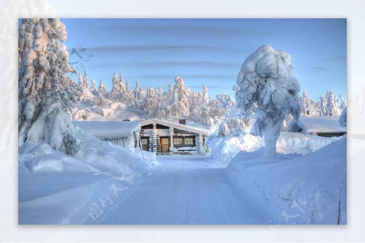 大雪中的小房子