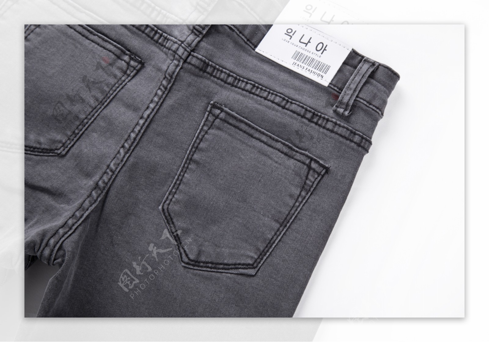 韩版烟灰色牛仔裤实物图摄影图