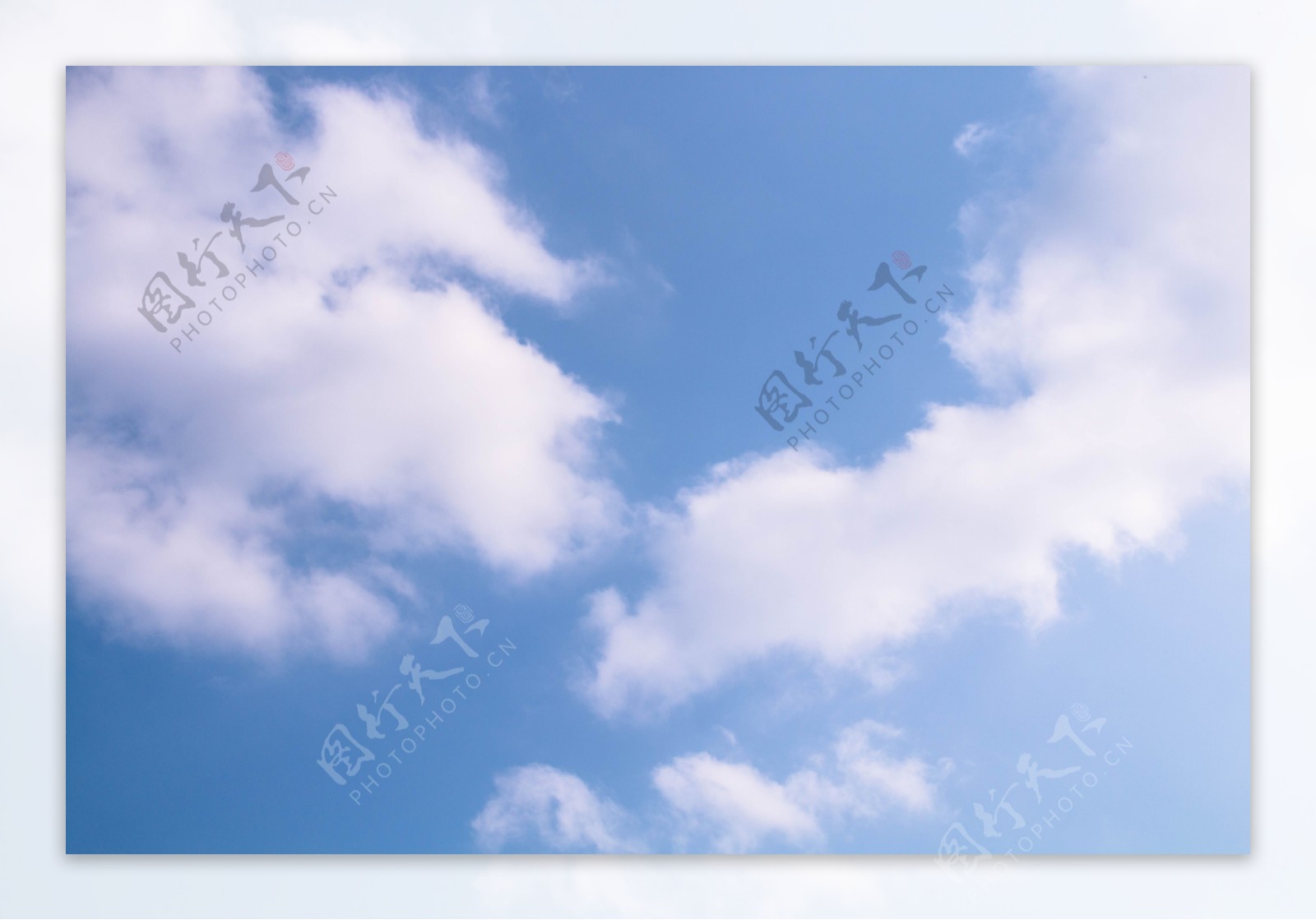 蓝天白云形状海报