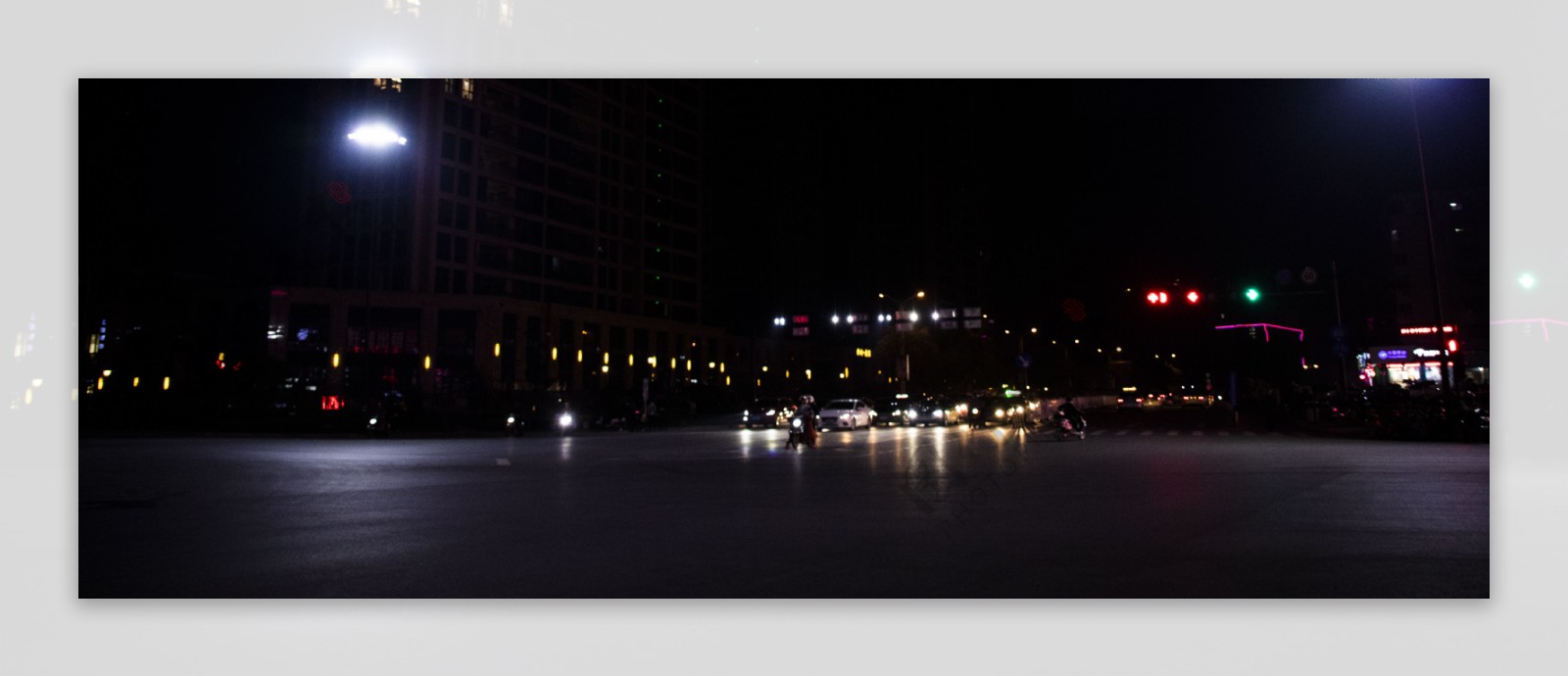 城市夜景十字路口摄影图