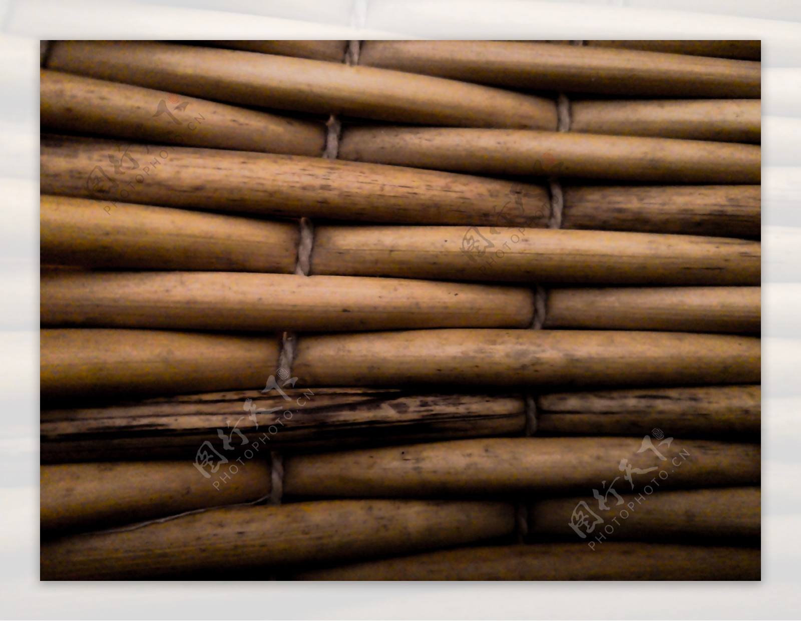 手工编织的竹篮子