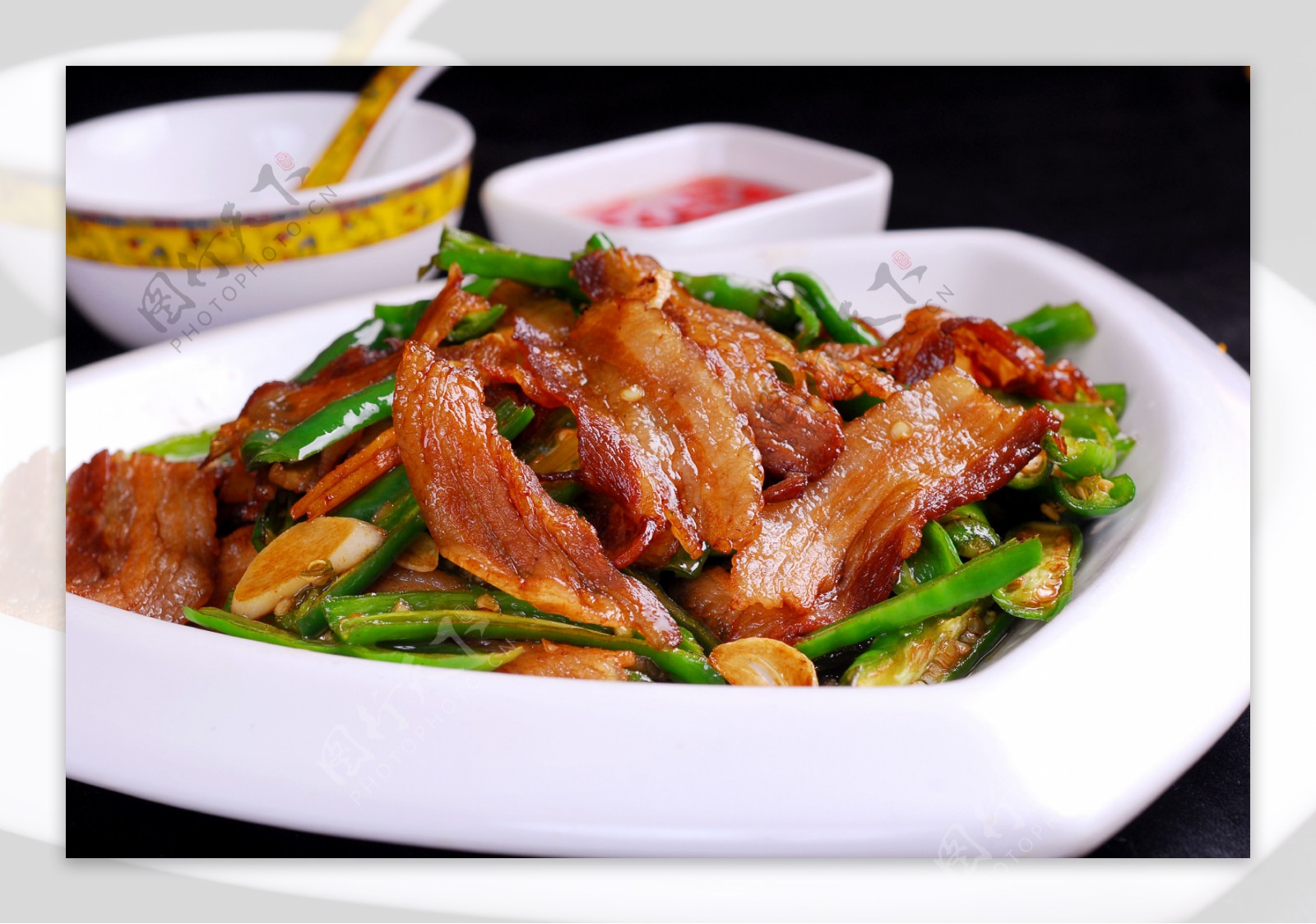 湖南醴陵辣椒炒肉，用水煮还能香辣鲜嫩，上桌连汤汁都不剩 - 哔哩哔哩