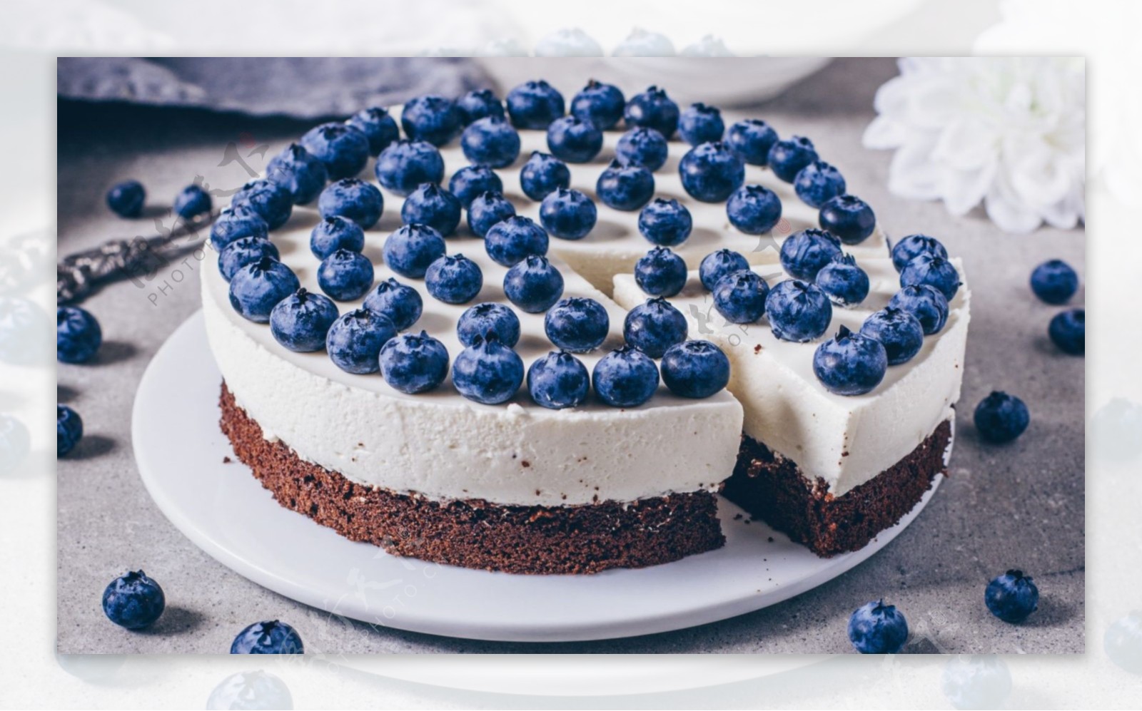 蓝莓蛋糕餐盘美食背景