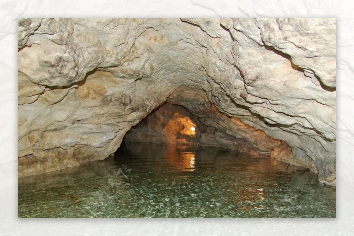 洞穴湖