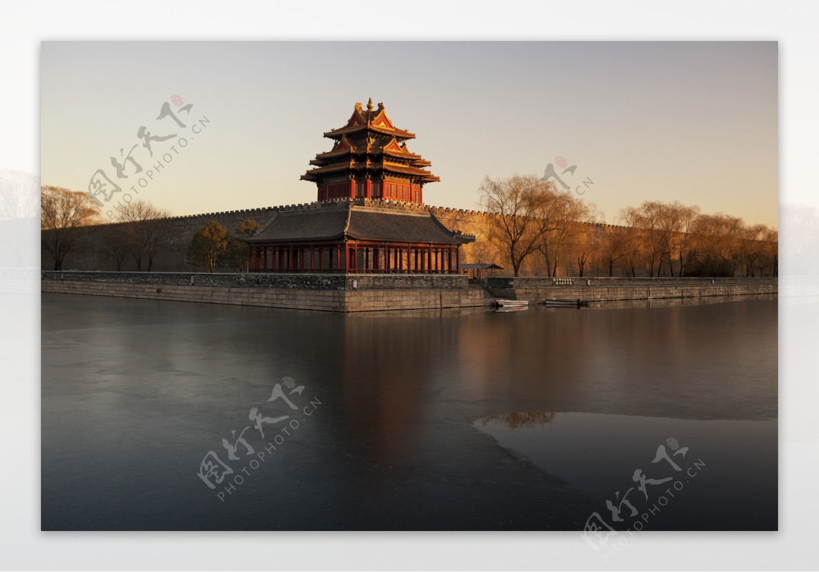 北京紫禁城角楼阳光建筑