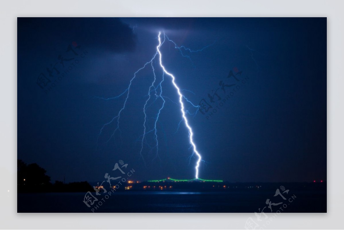 闪电霹雳雷电