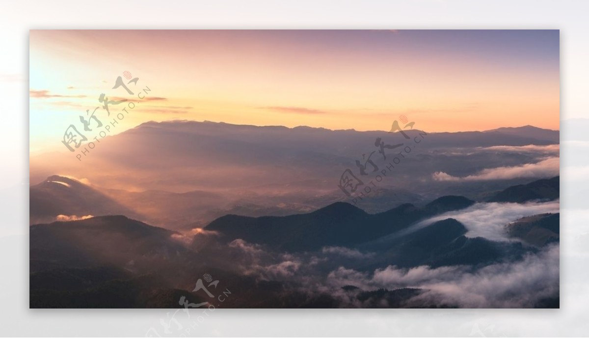 天空晚霞山水