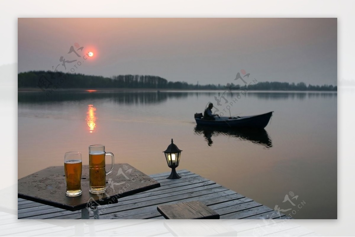 夕阳湖景