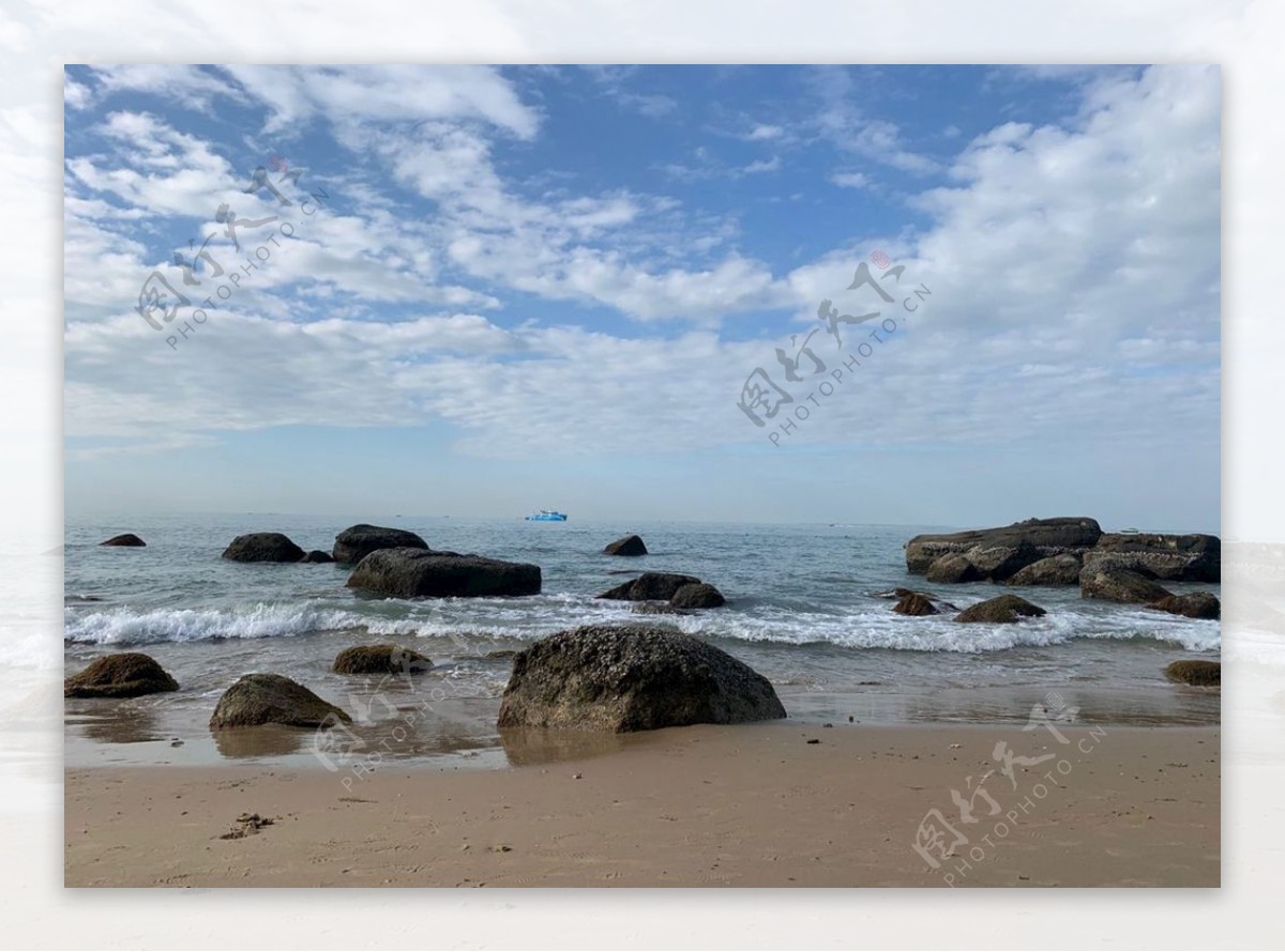 三亚海滩激情浪花风景