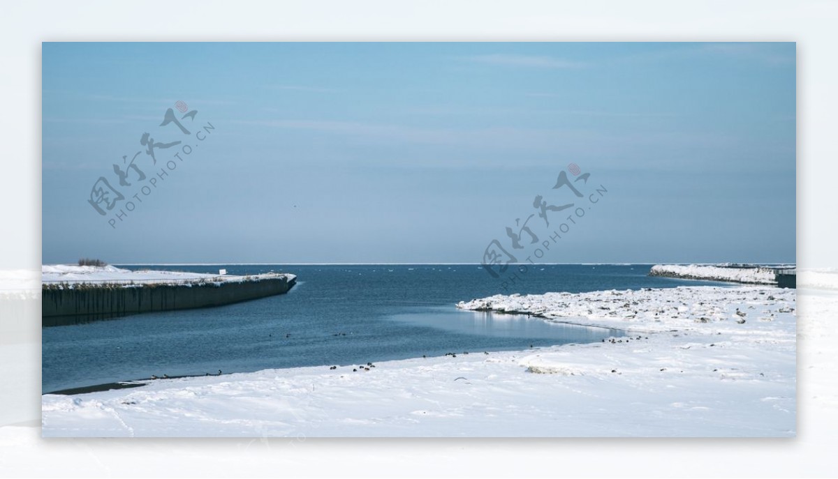 海边雪地