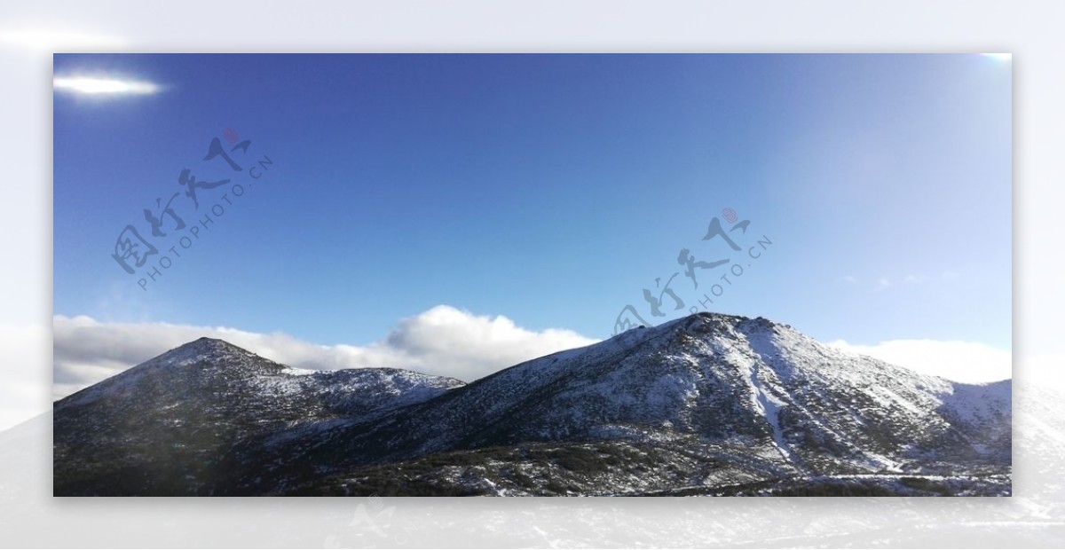 雪山蓝天风景图片
