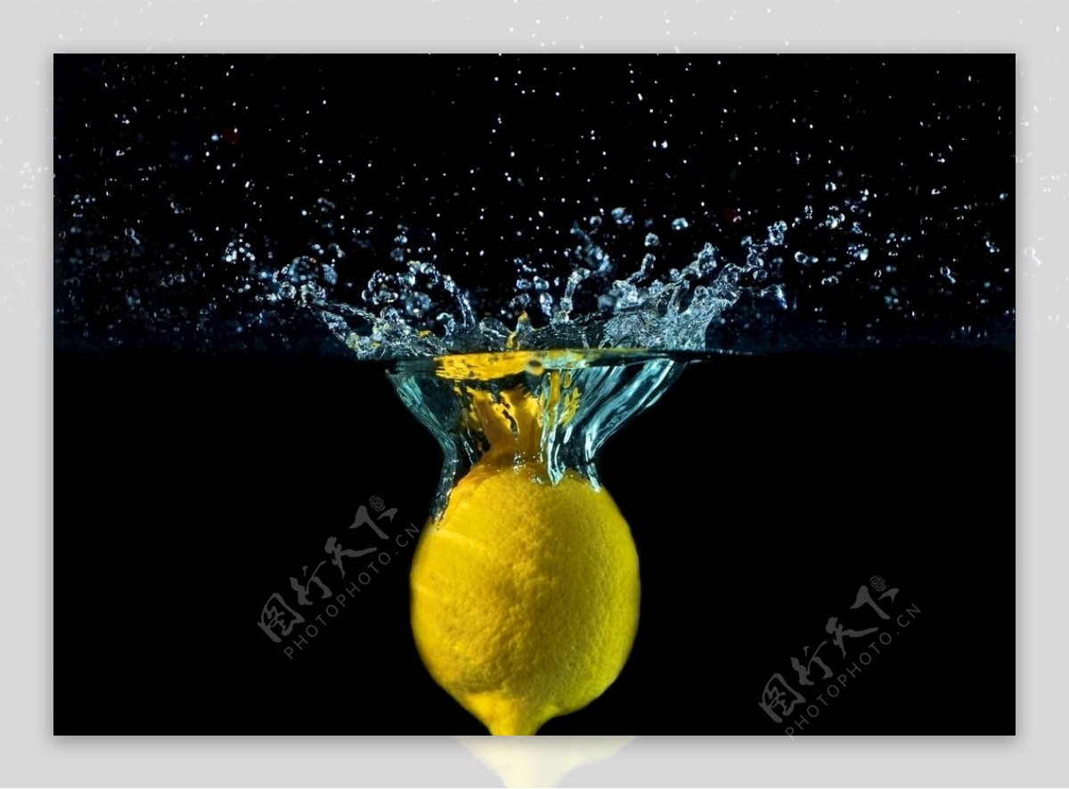 柠檬入水图片