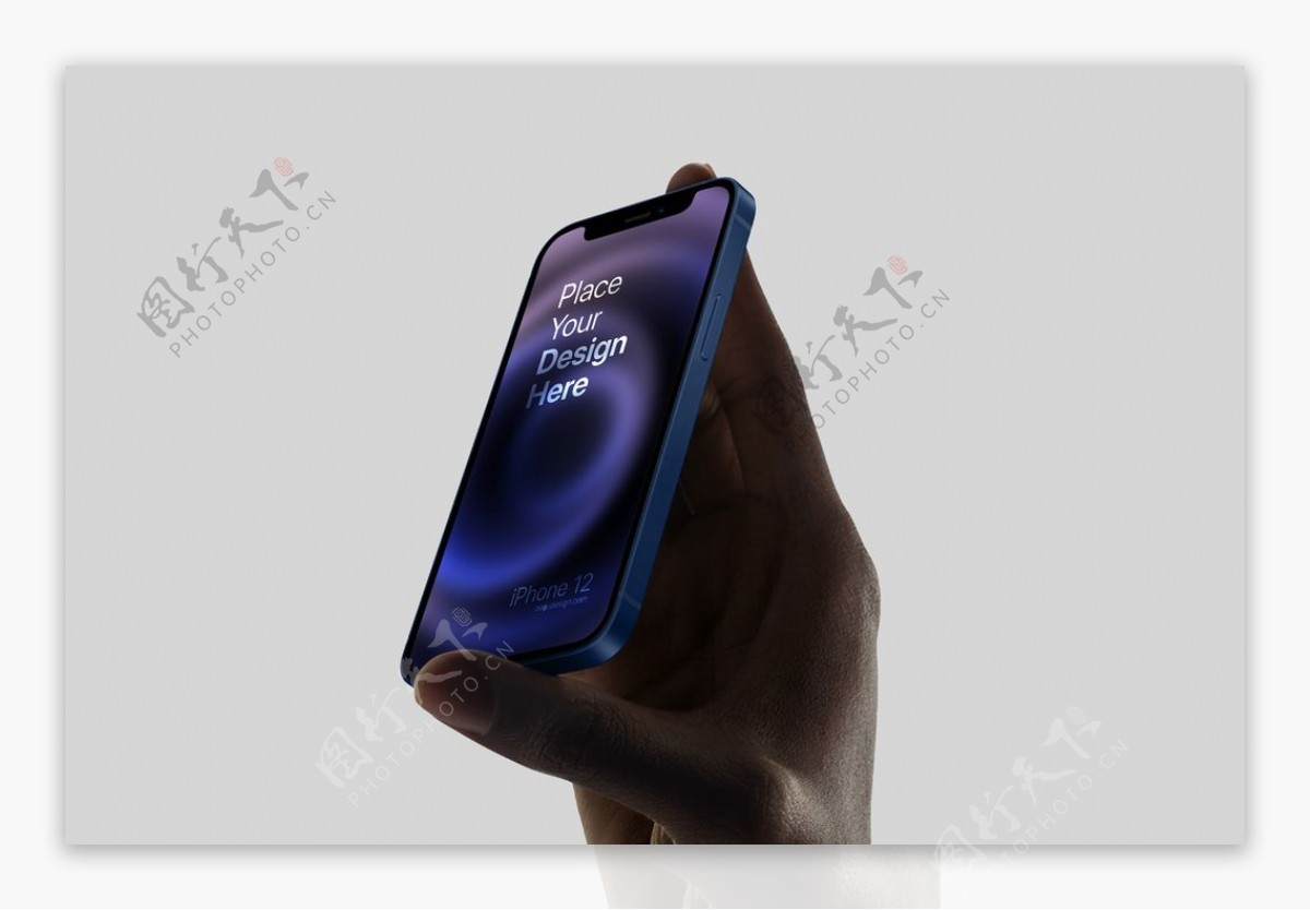 蓝色手拿iphone12图片