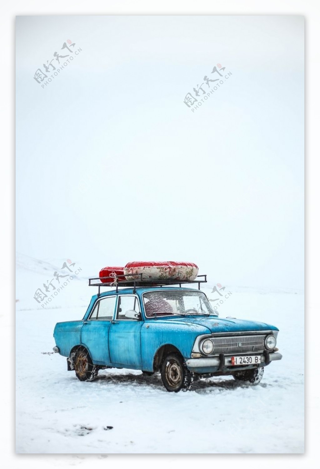 冰原上的小汽车图片