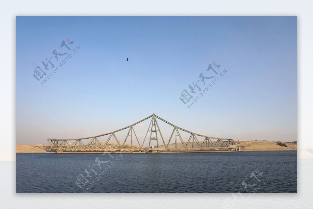 埃及苏伊士运河平衡转体桥图片