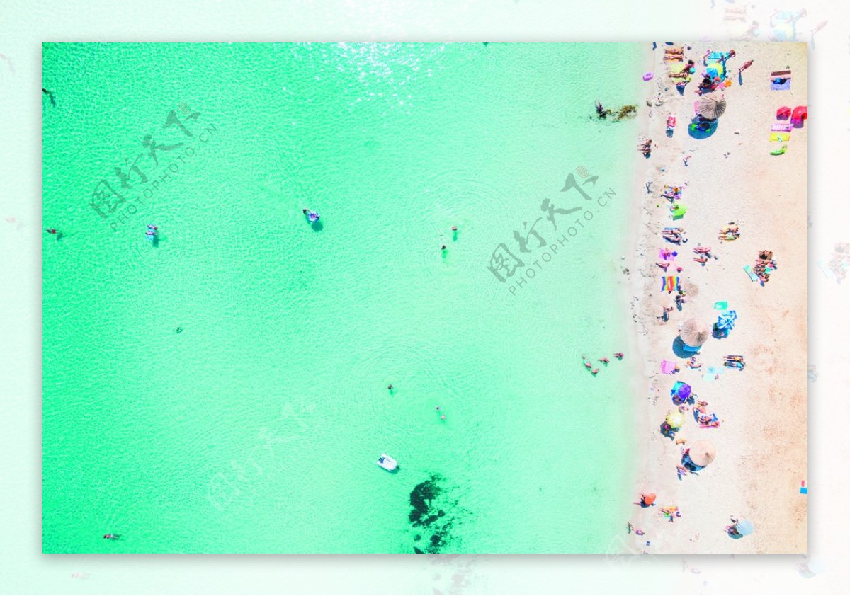 天空下的大海沙滩俯瞰图装饰画图片