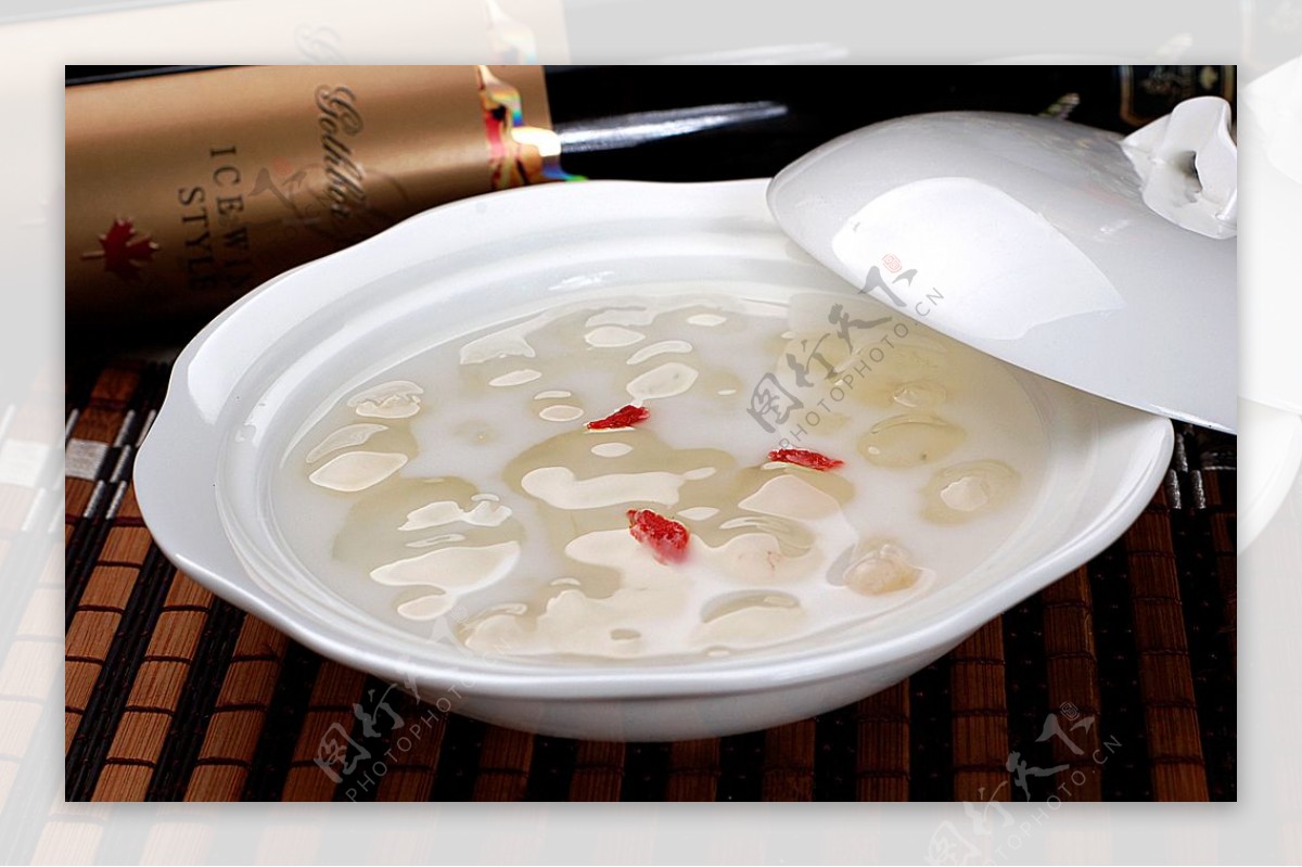 燕鲍翅椰汁冰糖炖雪蛤图片