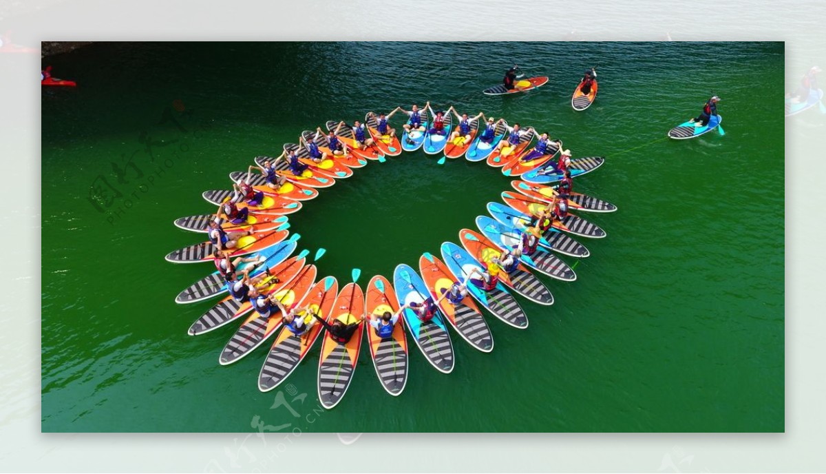 水上瑜伽桨板桨板瑜伽图片