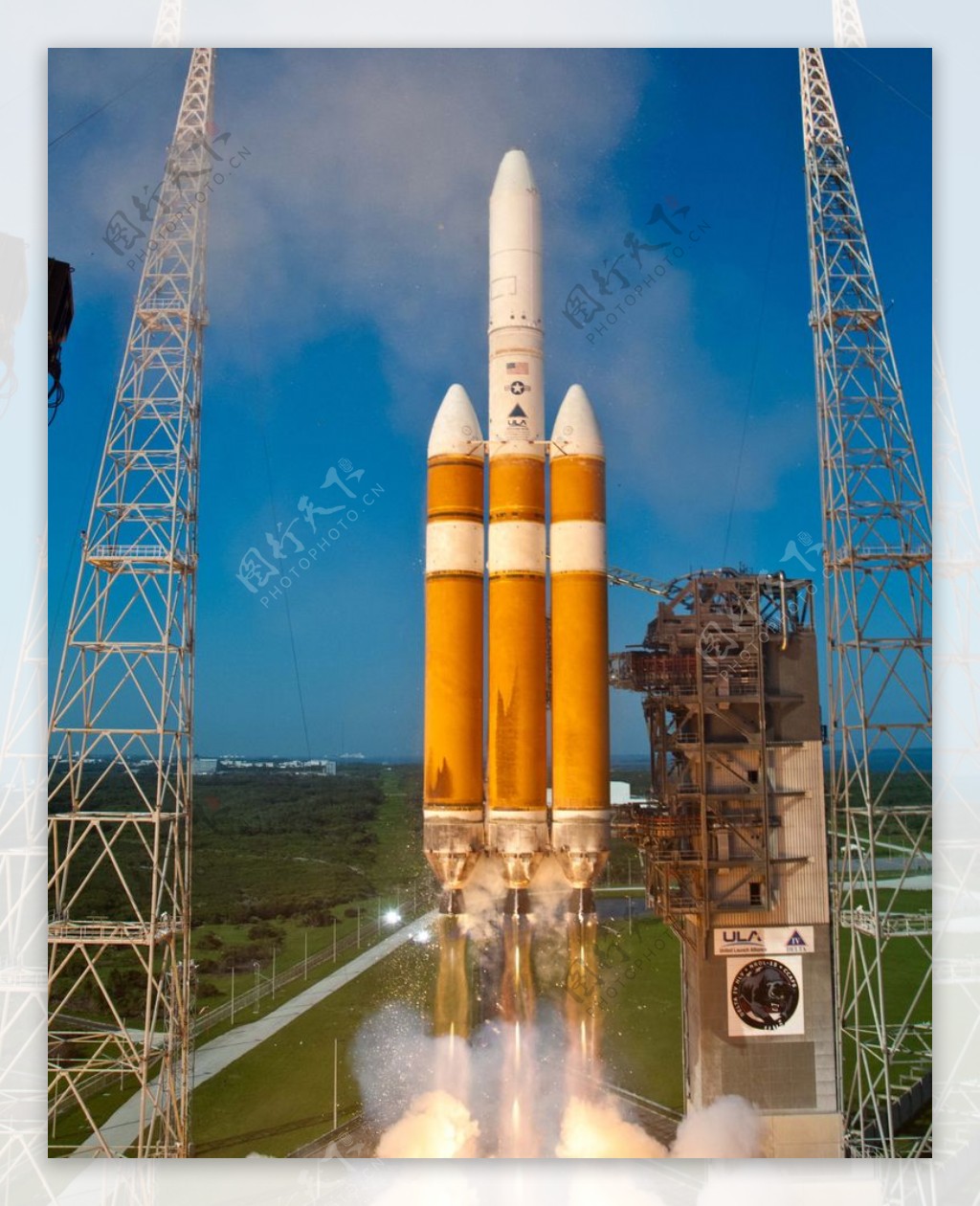 航天器载人火箭图片